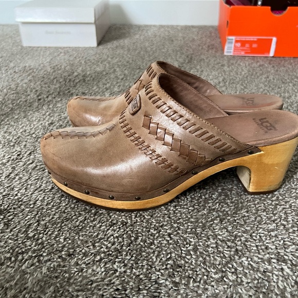 Beautiful shoes gently worn - Picture 2 of 3